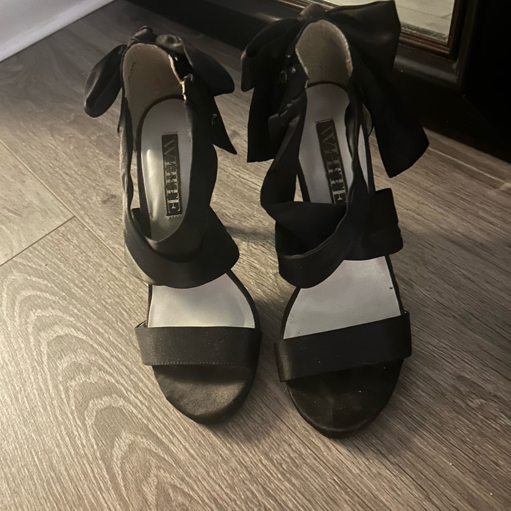 White by Vera Wang Black Heels with Bow Detail